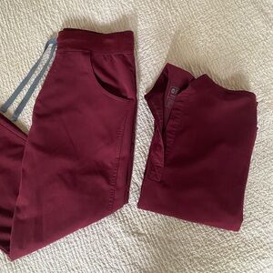 FIGS Rafaela™ - Oversized Top (XXS) + Kade™ - Cargo Pants (S) / Color: Burgundy